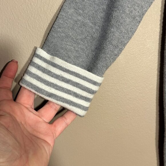 Women's M Tahari Pullover Sweater Gray White Striped Cuffs Warm Heavy - Picture 4 of 7